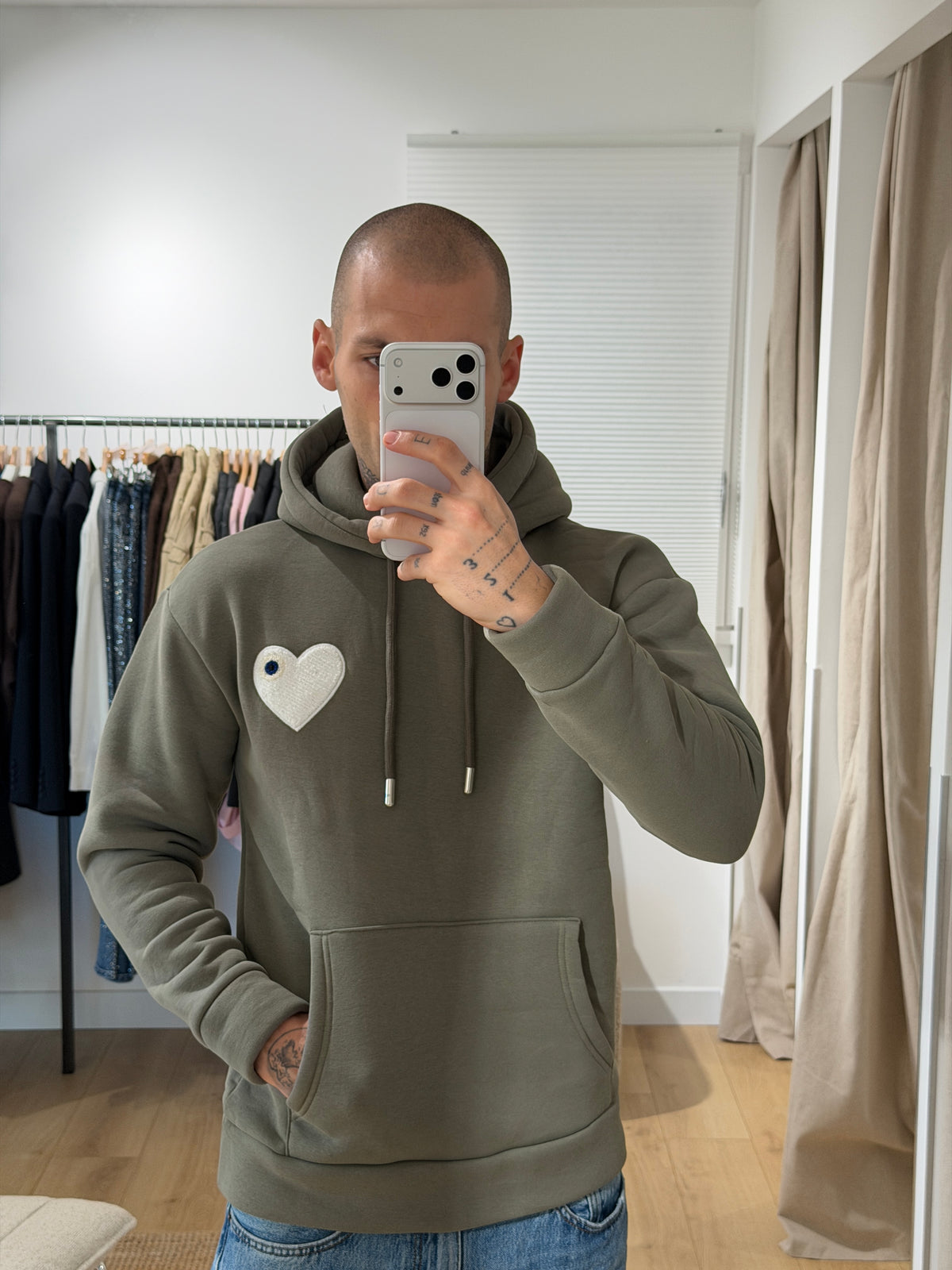 SWEAT À CAPUCHE 2118