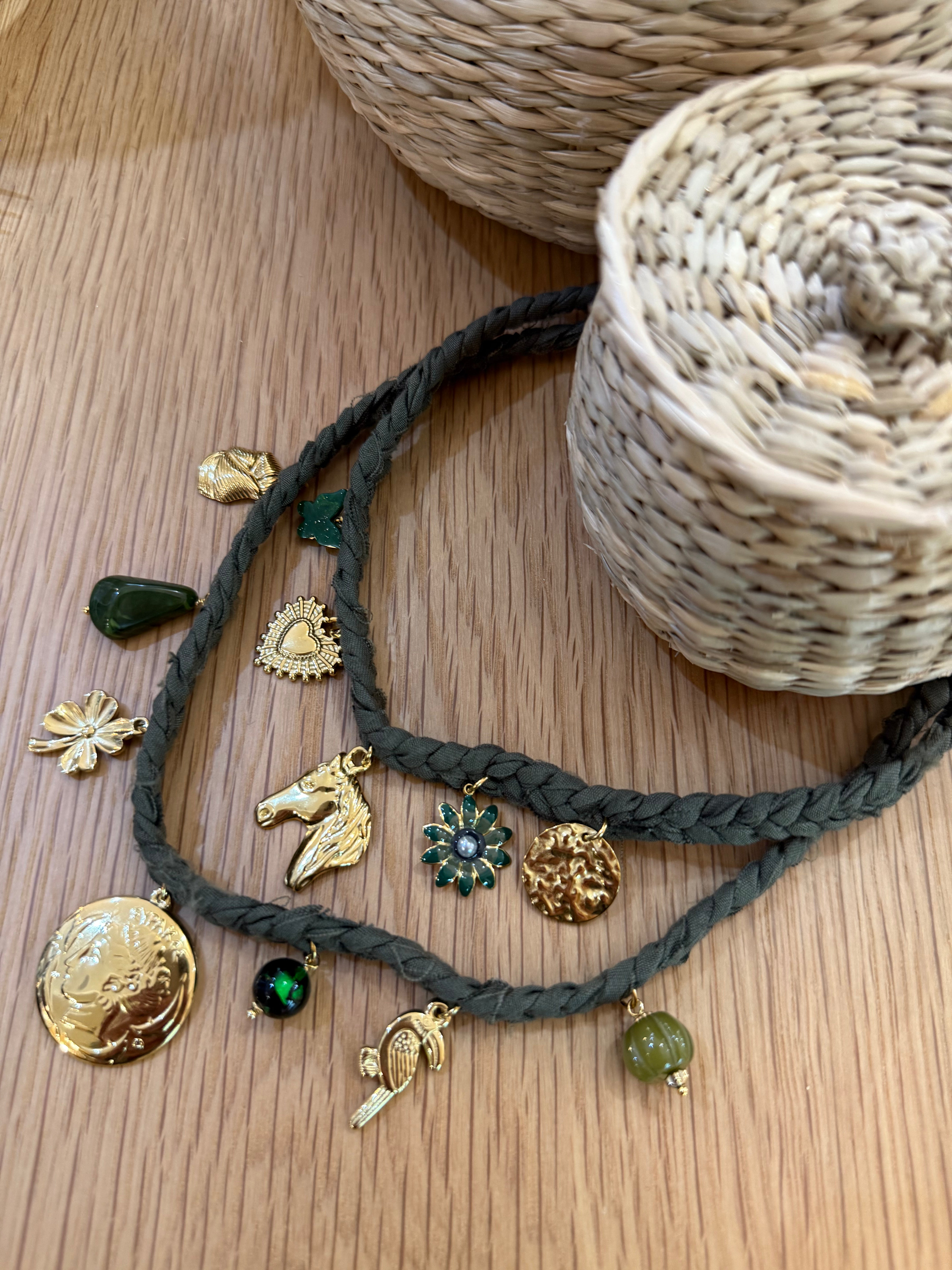 Collier kaki 810120
